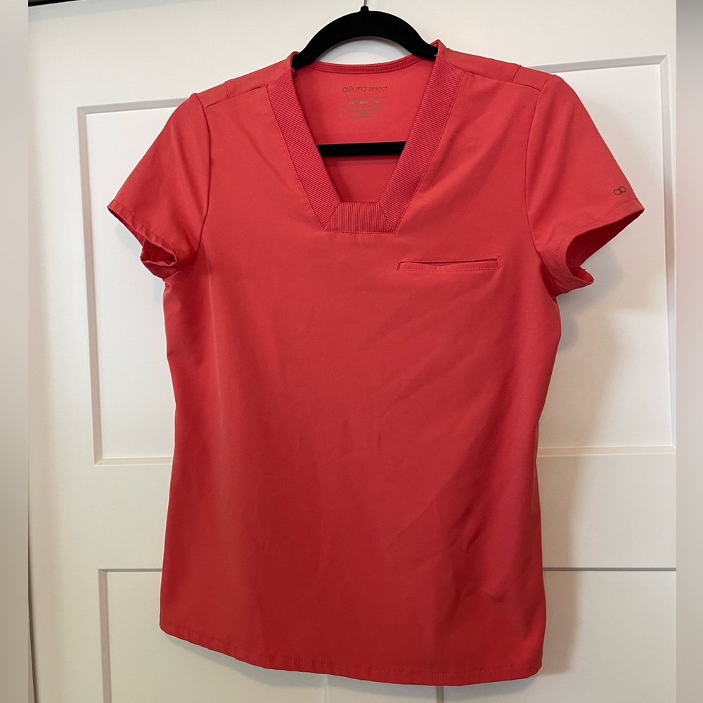 Allura Select by Cherokee Scrub Top. Tuck-in style, coral color, stretch, XS